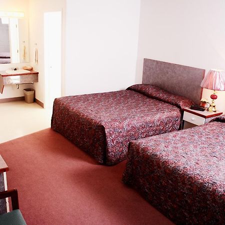 Country Club Inn Lacombe 외부 사진