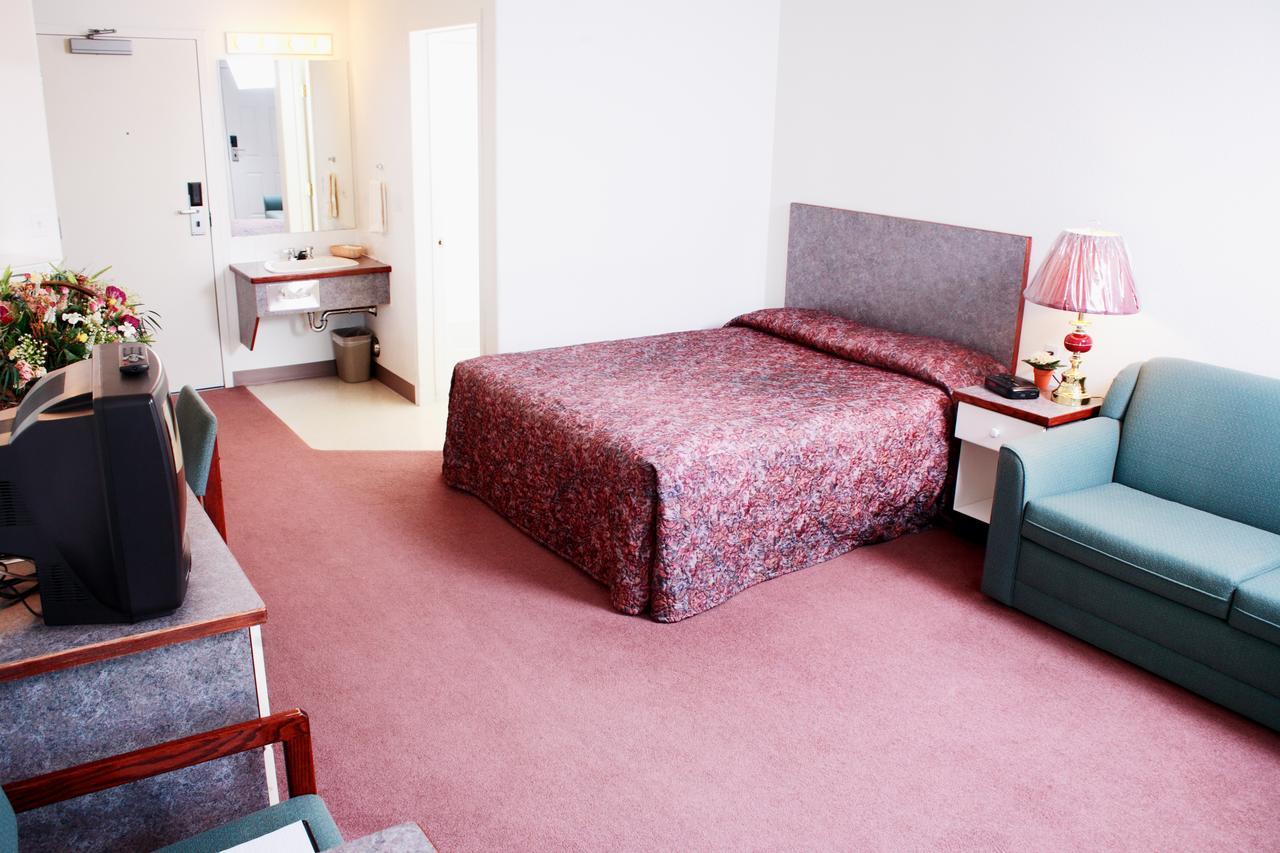 Country Club Inn Lacombe 외부 사진