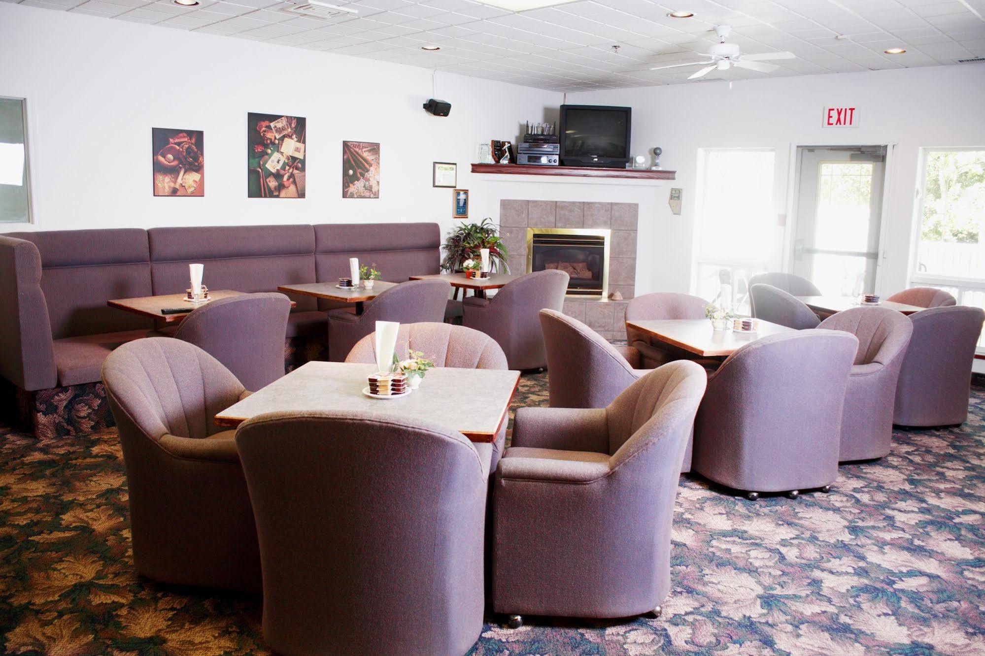 Country Club Inn Lacombe 외부 사진